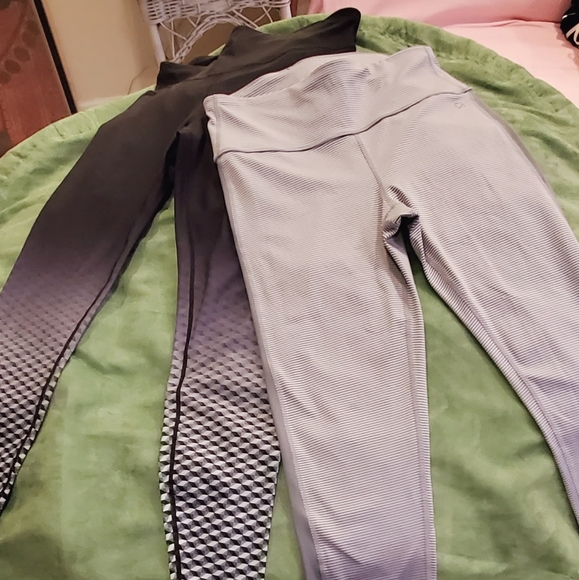 GAP FIT Workout Pants - Picture 2 of 4